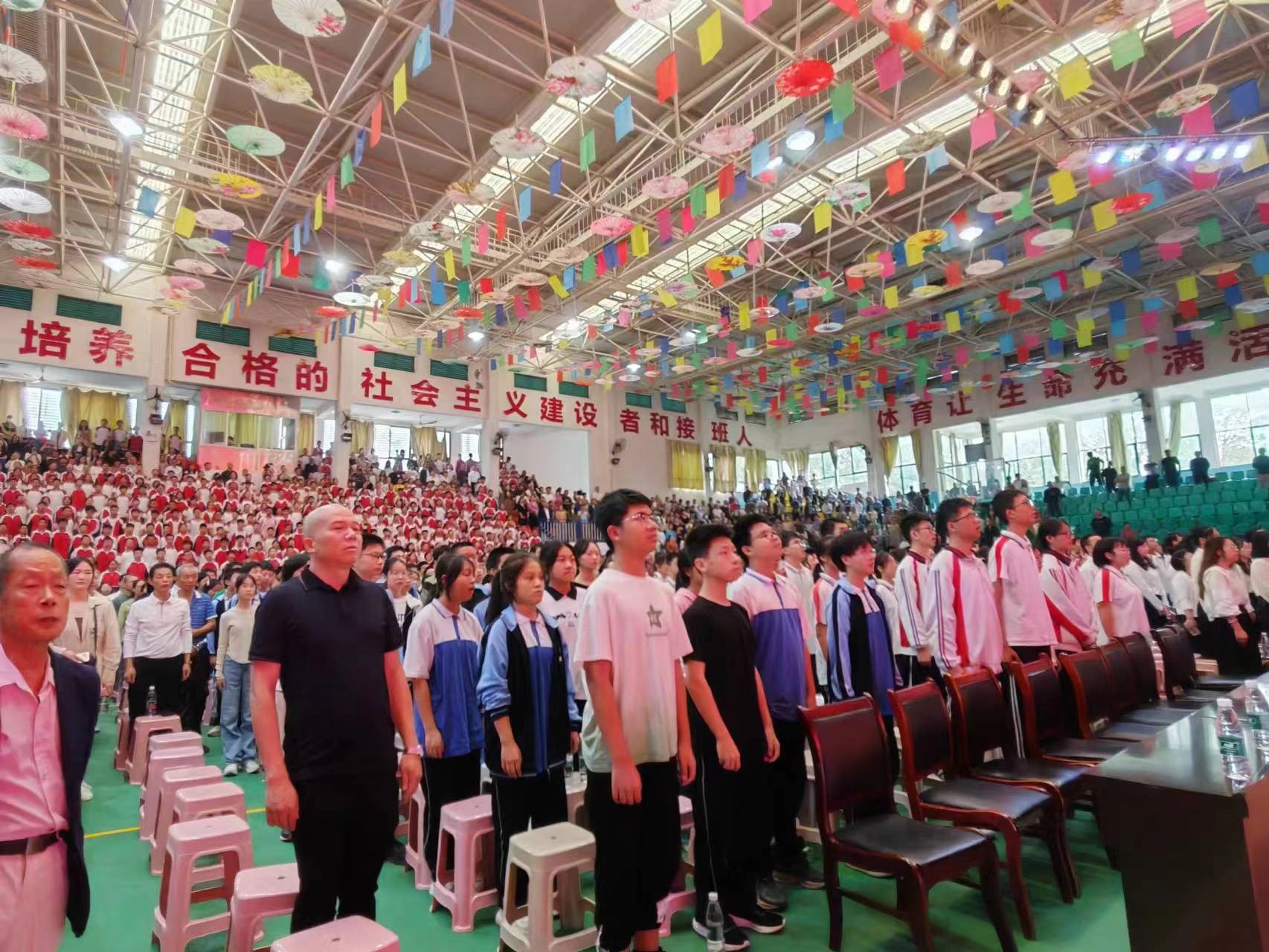 國歌、校歌奏唱現(xiàn)場